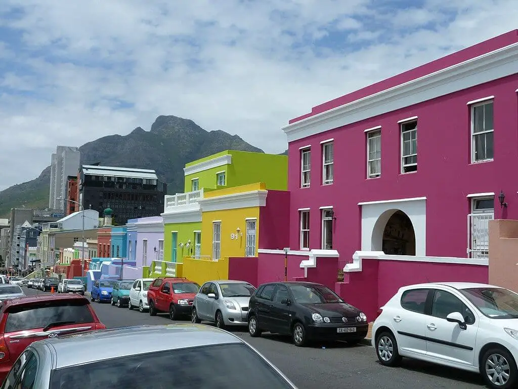Where to Stay in Cape Town - Trendy cafes and vibrant atmosphere on Kloof Street, South Africa.