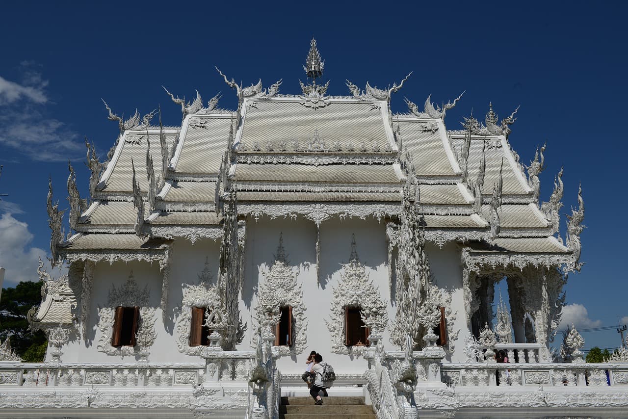 chiang mai white temple